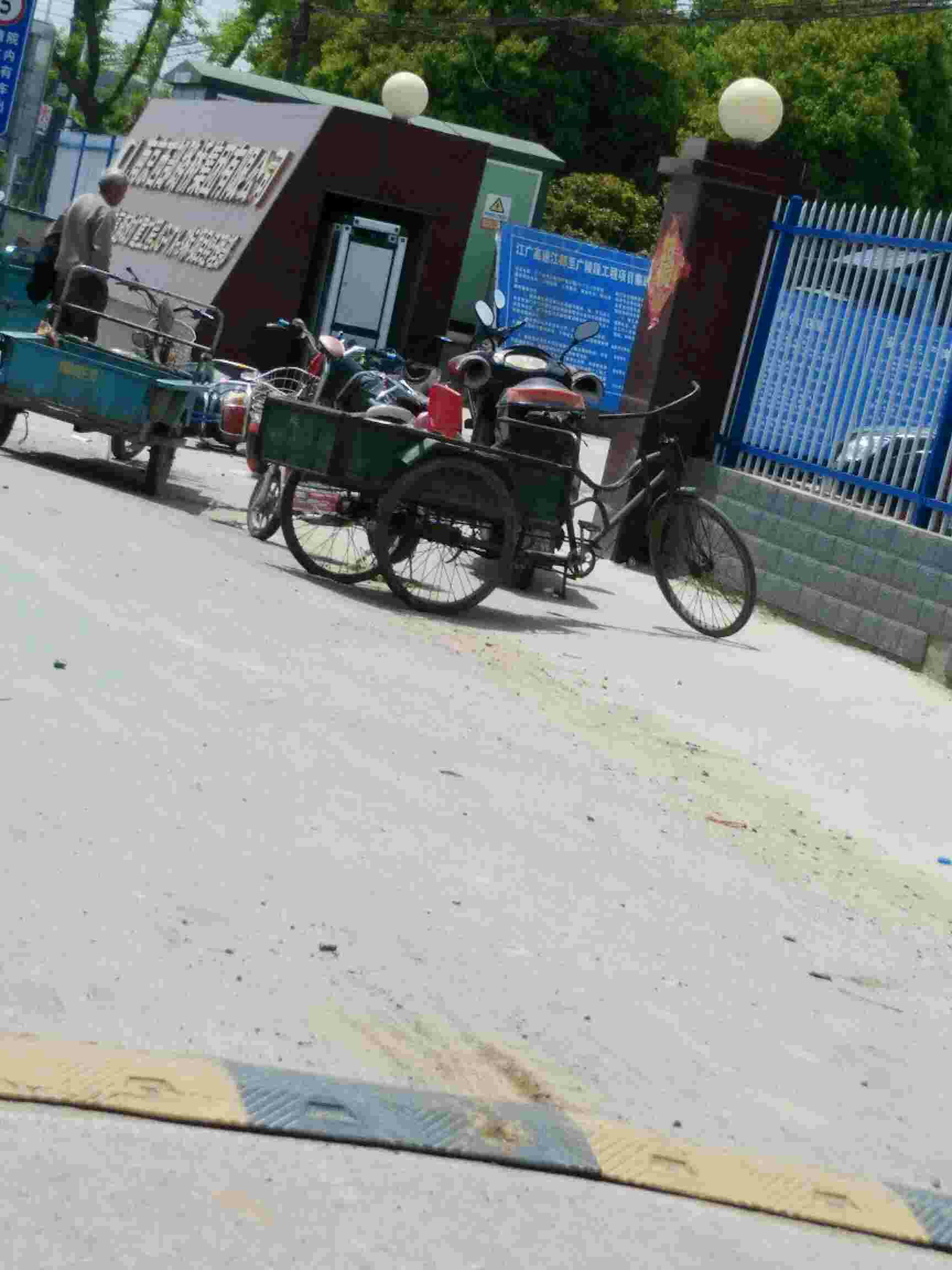 W3mnl3W9ugl3.jpg