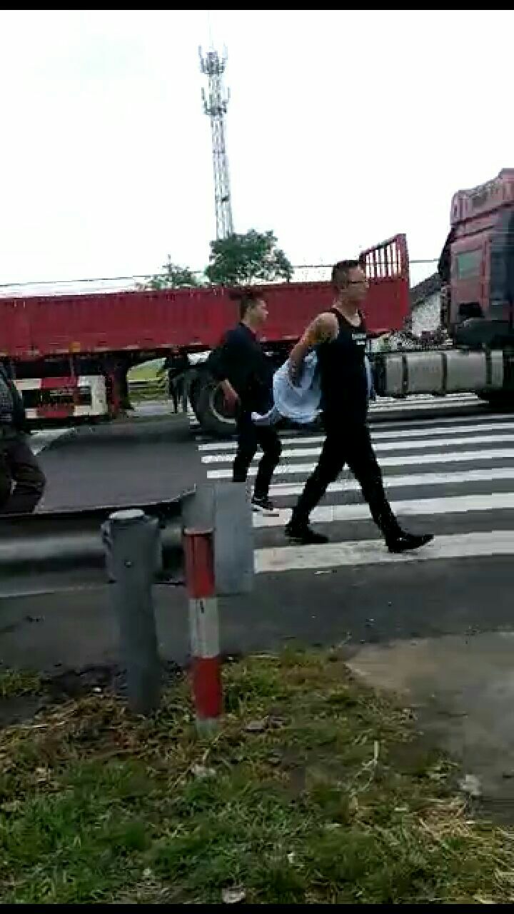 vqQmCvkm81rR.jpg