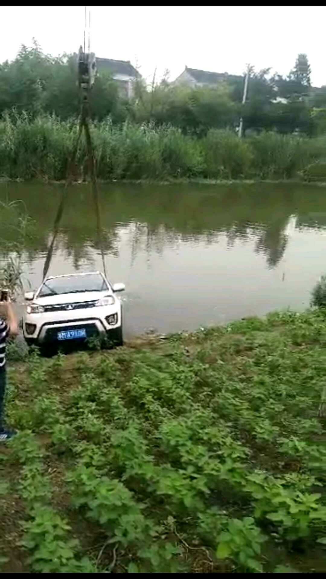 99f5z53DZAMb.jpg