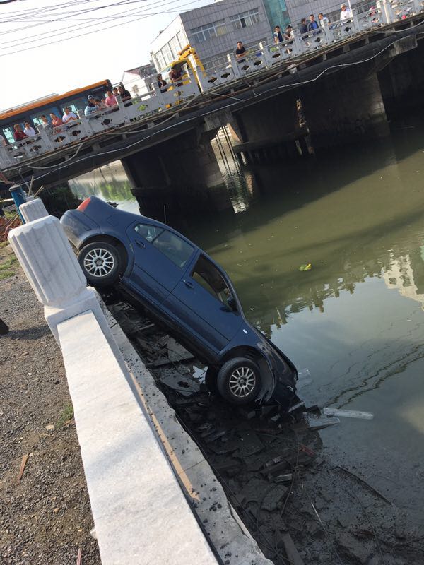 ECDhnDdf3iis.jpg